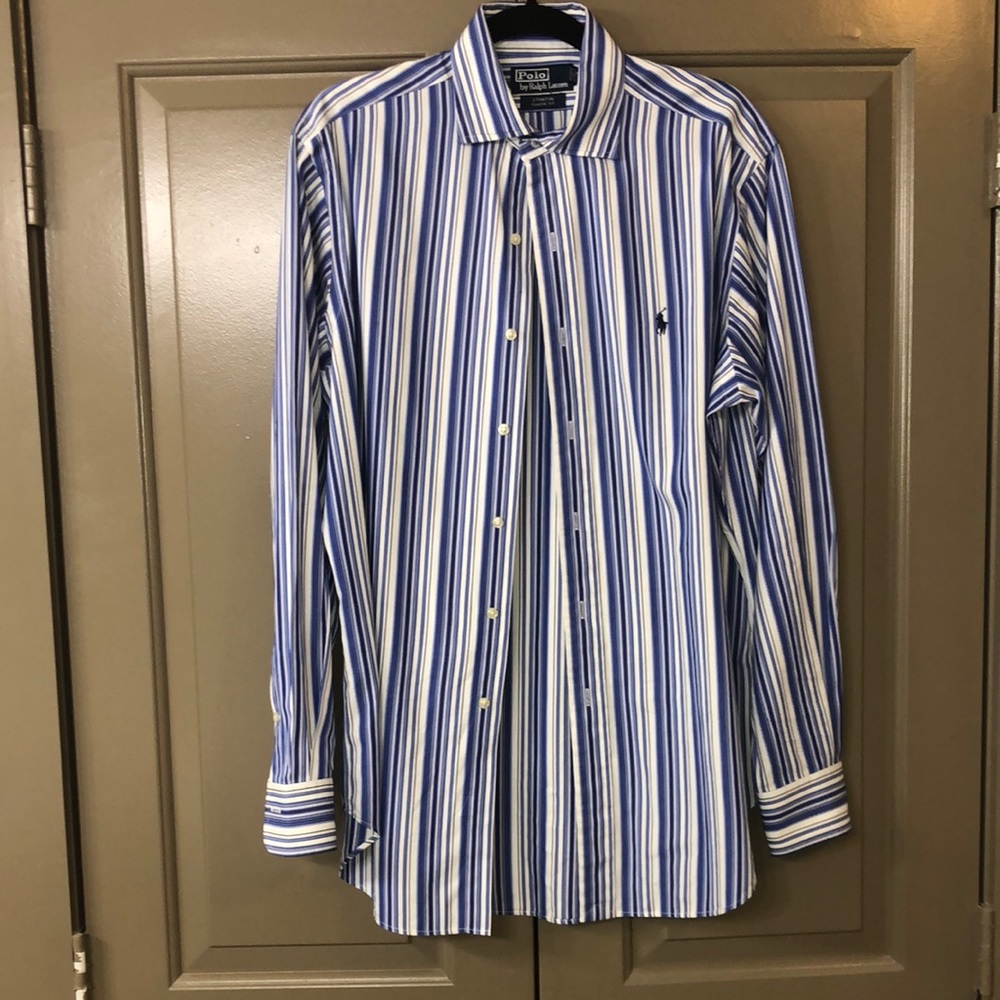 Great dress shirt for work or play.